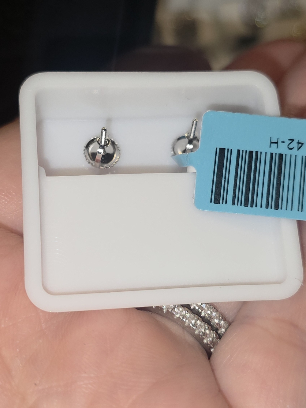 β¨ 0.44 CTTW Moissanite Screw Back Stud Earrings β¨ - Picture 4 of 5